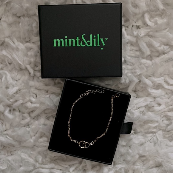 🎁 NEW Mint & Lily Friendship Bracelet Gold - Picture 2 of 4